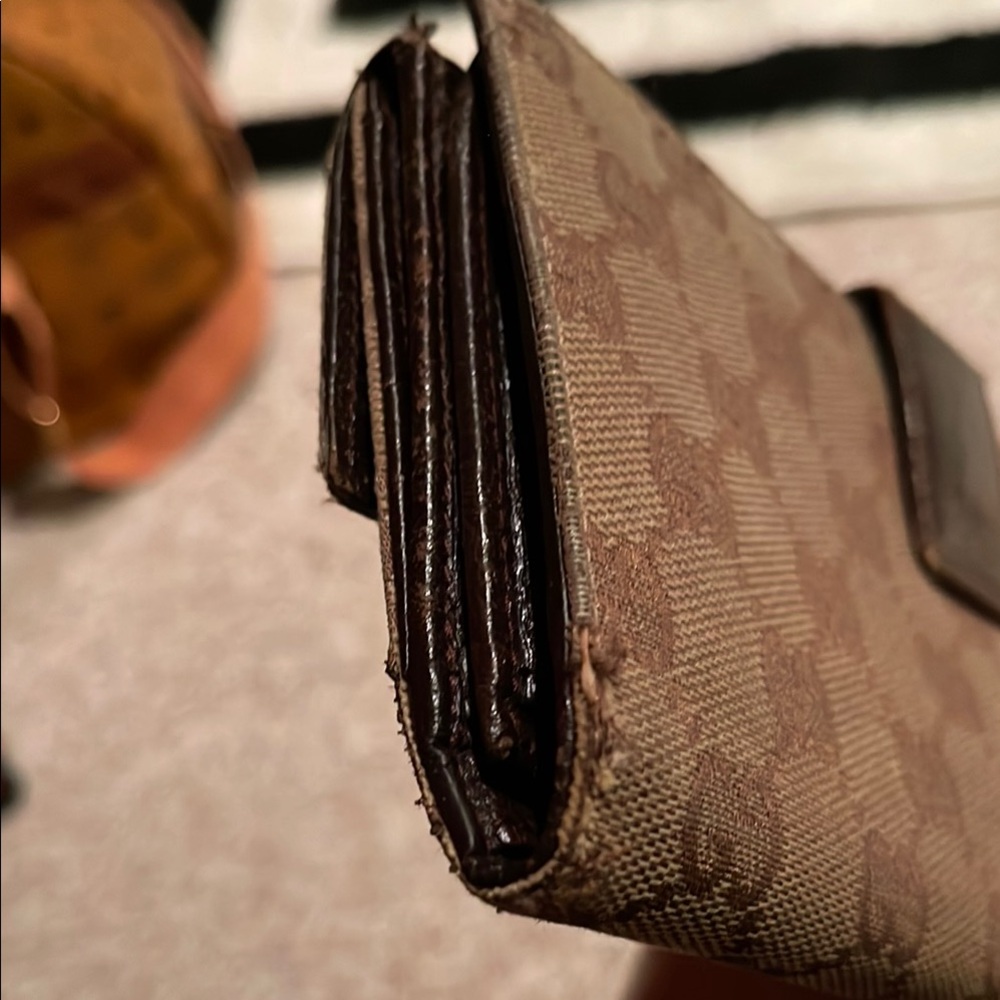 Gucci Eclipse Brown Monogram Wallet - Picture 12 of 16